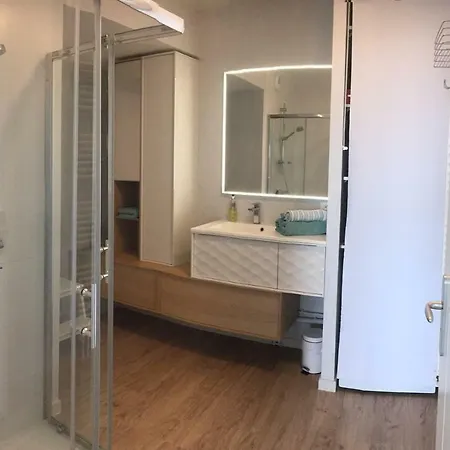 Face Pieds Dans L'eau Apartment